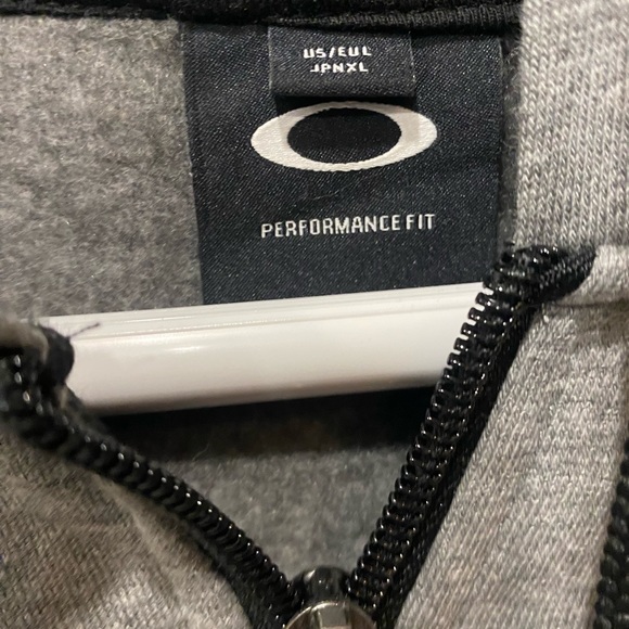 Oakley zip up sweatshirt with hood - Picture 2 of 2